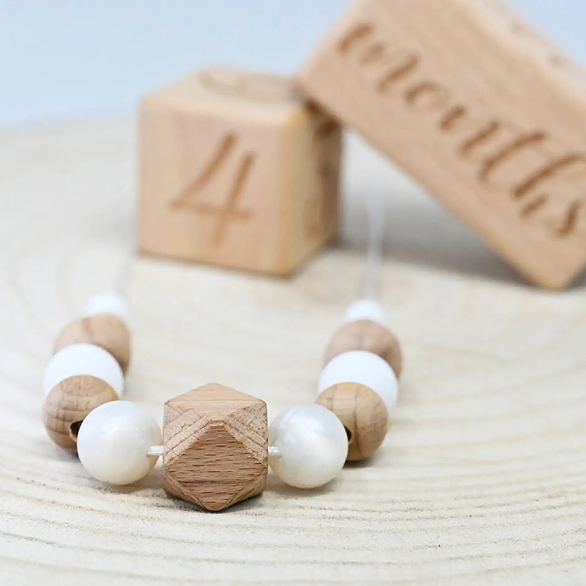 Bijoux|Soins & Beauté*Irréversible Collier d'allaitement et de portage de Blanc effet nacre et bois