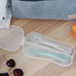 Couverts*Béaba Lot de 2 Cuillères 2ème âge en silicone + boite de transport de gris/vert