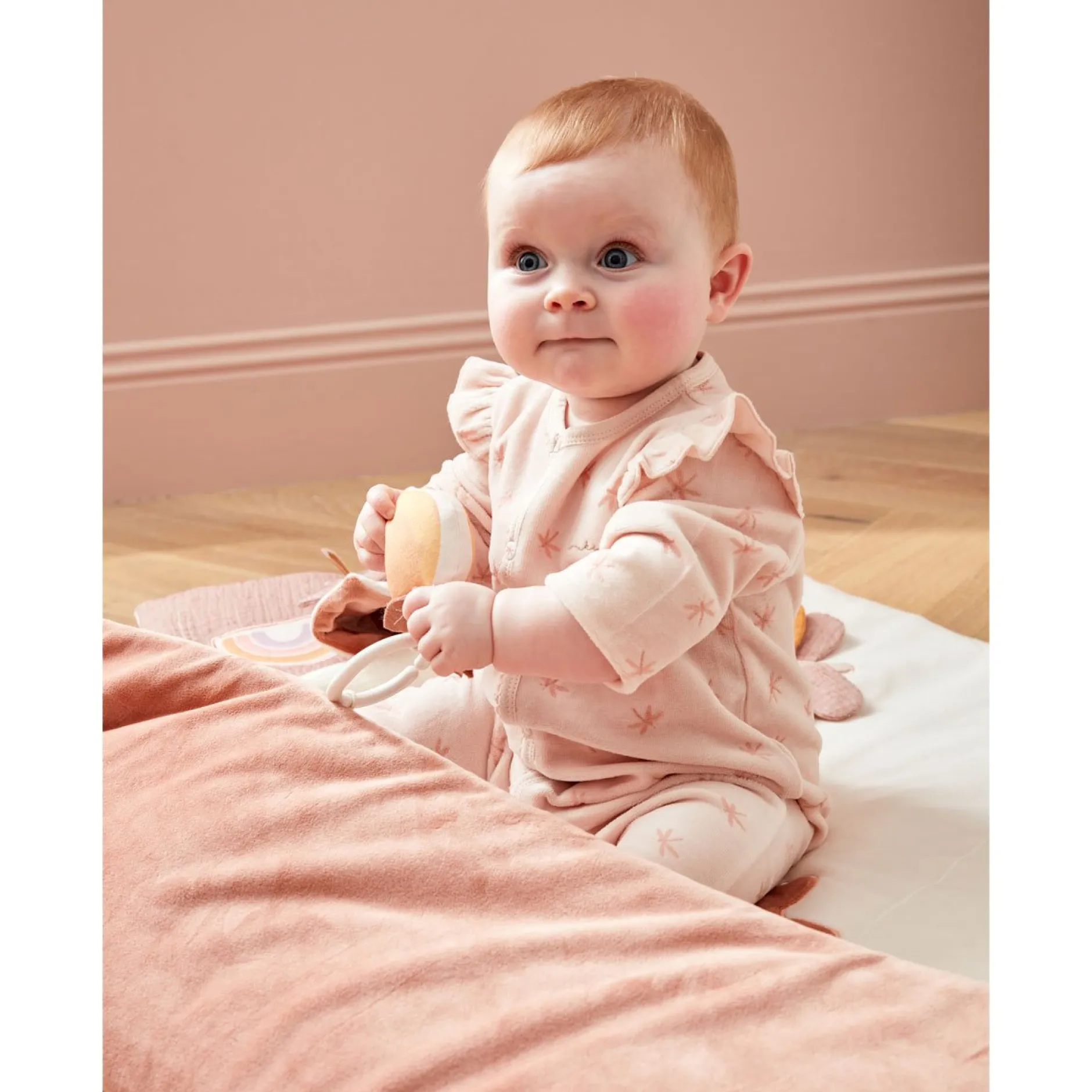 Tapis D'Éveil*Noukies Popsie, Gigi & Louli Tapis d'activités / Tapis de parc Popsie mousseline 75 x 95 cm de Écru/Rose