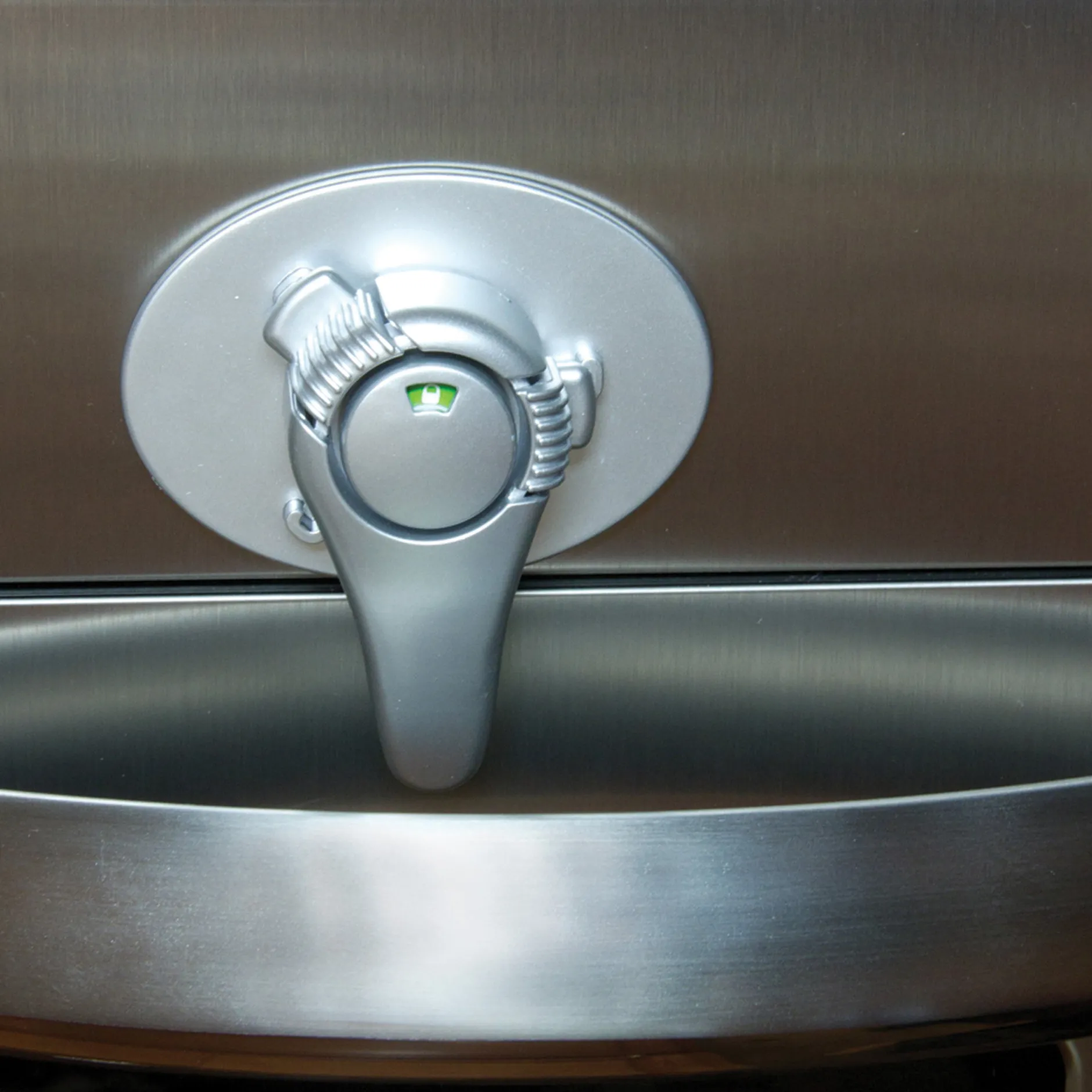 Sécurité Domestique*Dreambaby Serrure de four Ezy-check® de la gamme Style™ de argent