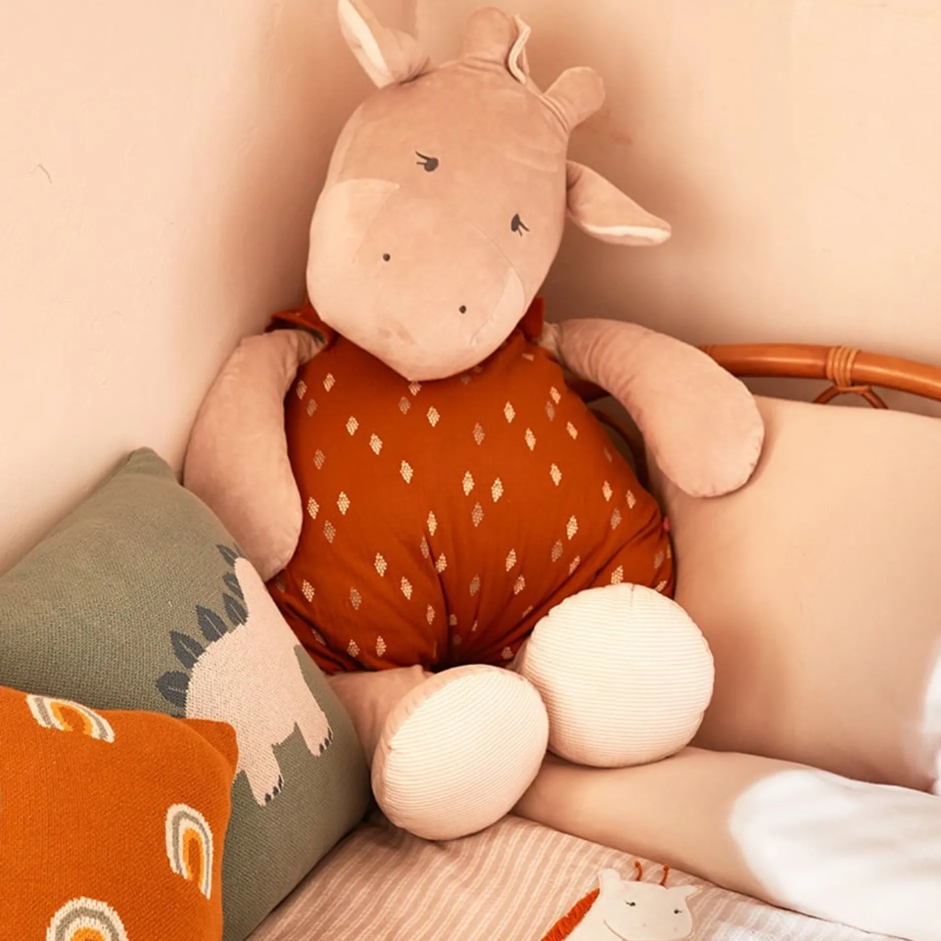Doudous*Noukies Tiga, Stegi & Ops Peluche large Tiga en Veloudoux et mousseline de coton de Beige/ocre
