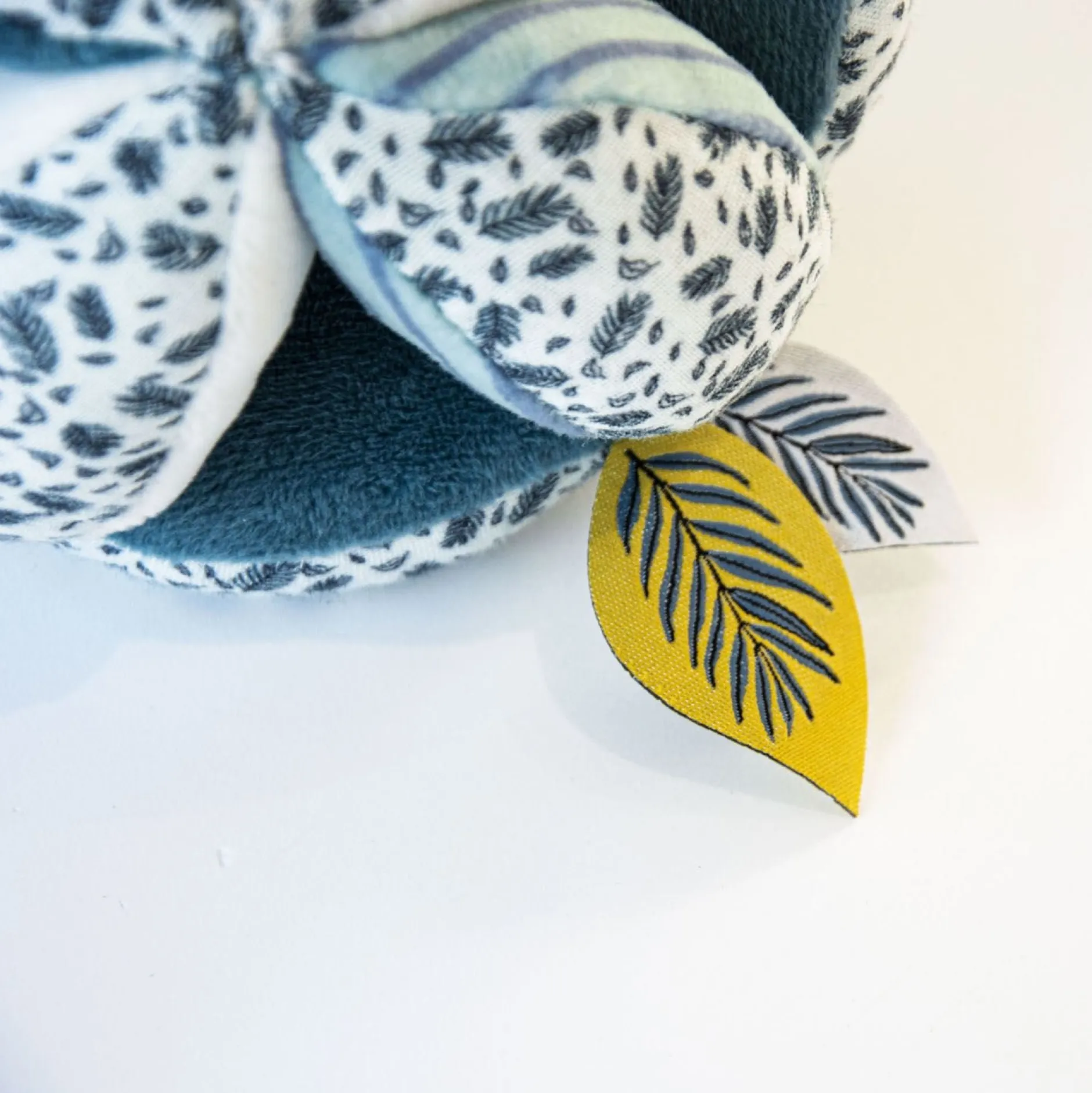 Balles & Ballons*Doudou et Compagnie Yoca Le Koala Balle Sensorielle de